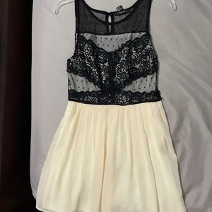 Short dress. Brand: Forever 21. Size small